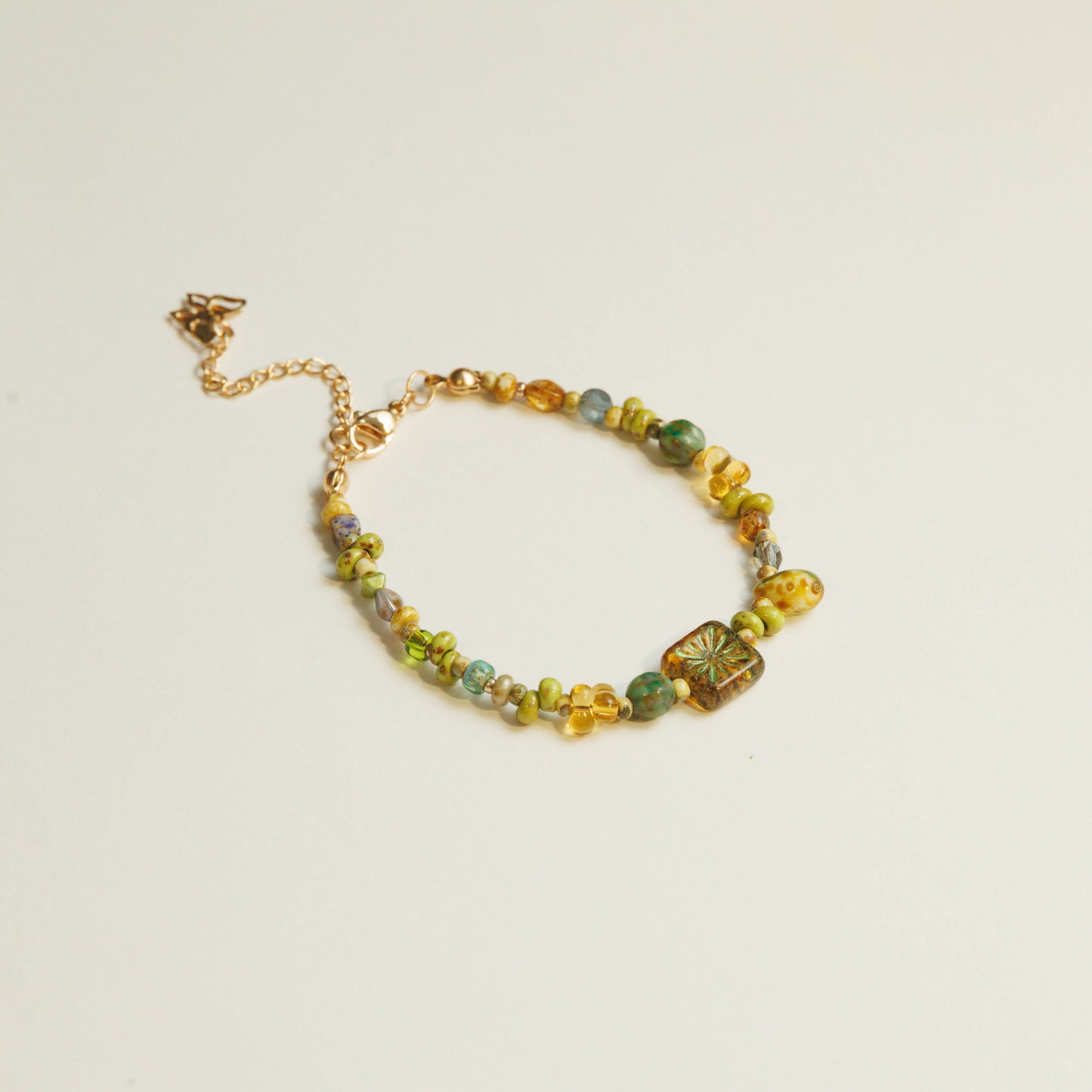 Handgemaakte Geel-Groene Tsjechische Kralenarmband
