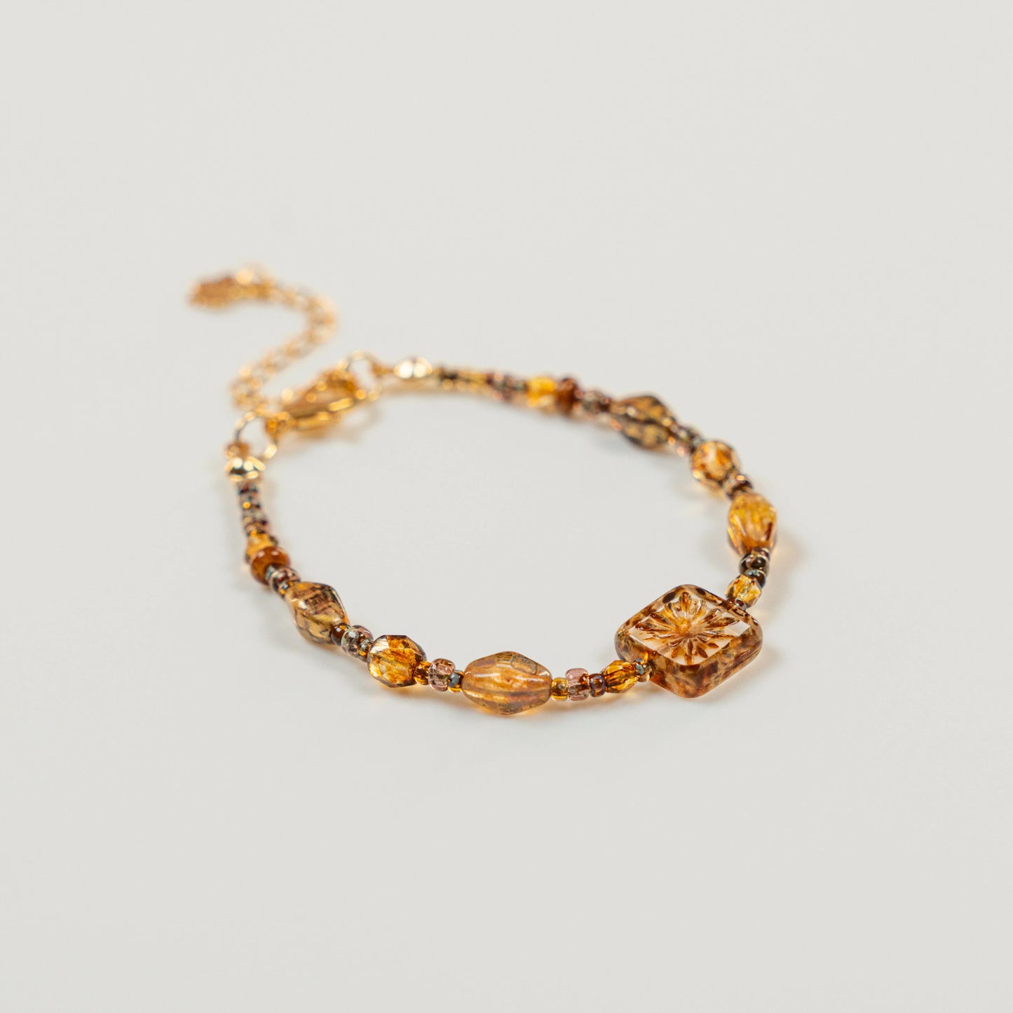 Amberkleurige kralen armband