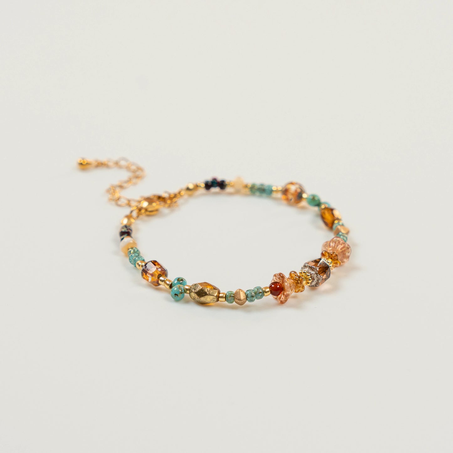 Kralenarmband van glas in de vorm van snoep