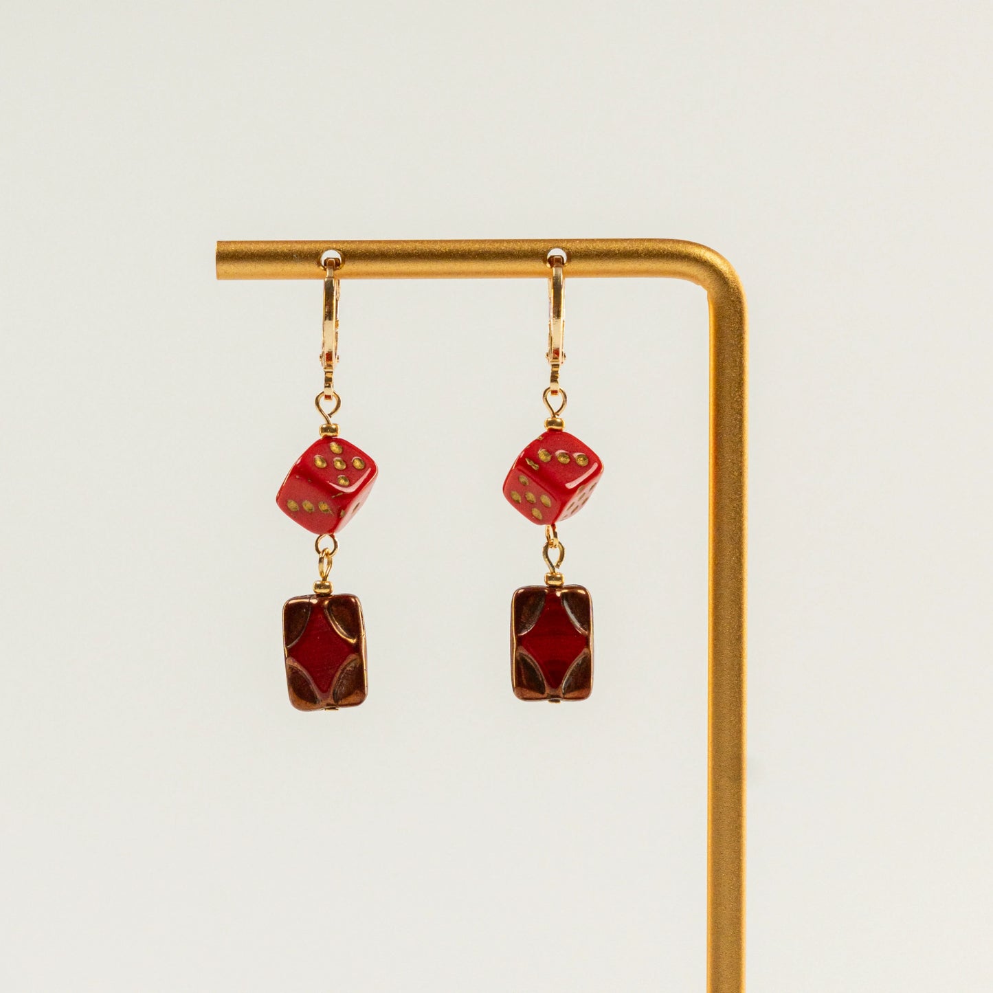 Kraaltjes oorbellen met dobbelsteen