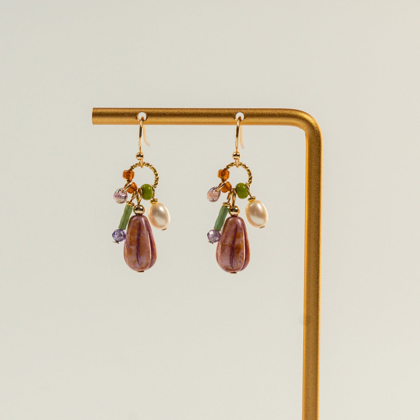 Kraaltjes oorbellen met parels, tulpenbloem bol