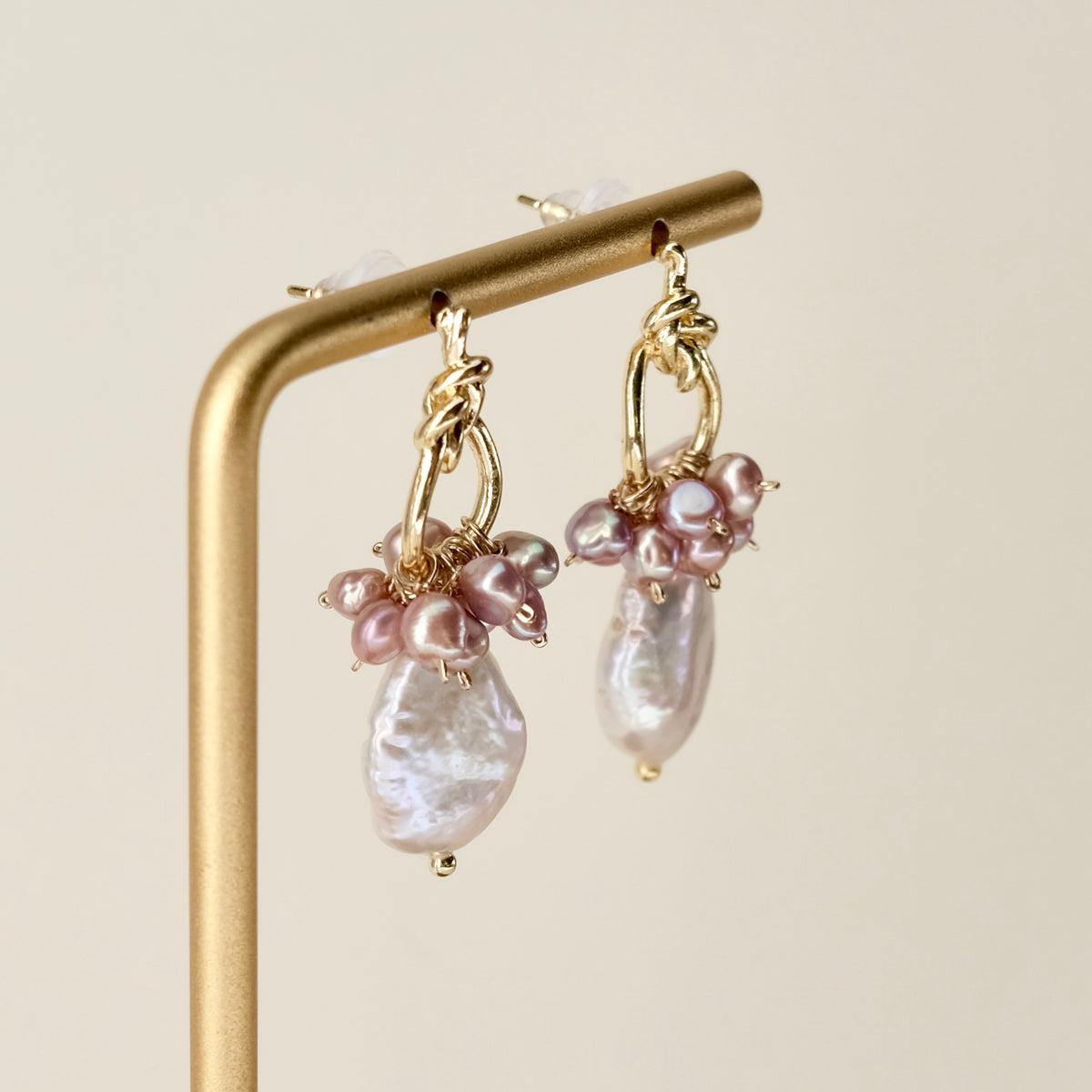 Multicolor teardrop pearl earrings