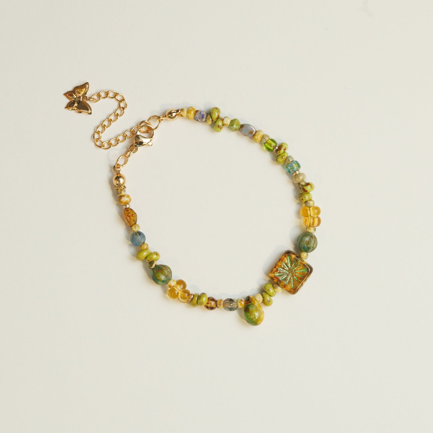 Handgemaakte Geel-Groene Tsjechische Kralenarmband