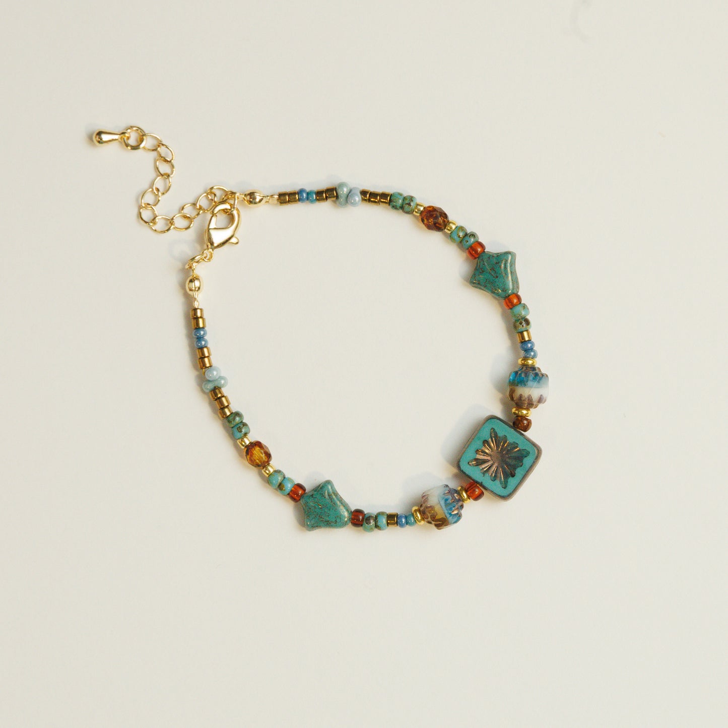 Driekleurige kralenarmband van Tsjechisch glas