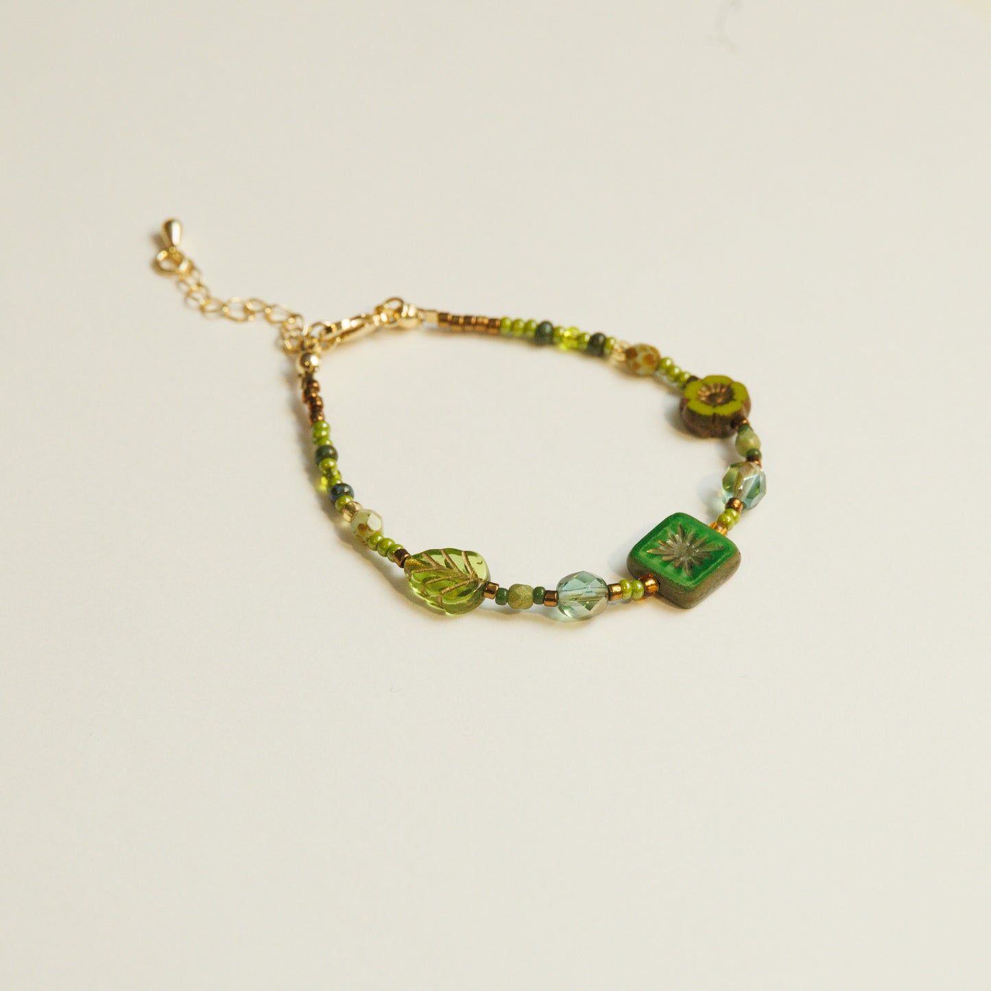 Driekleurige kralenarmband van Tsjechisch glas