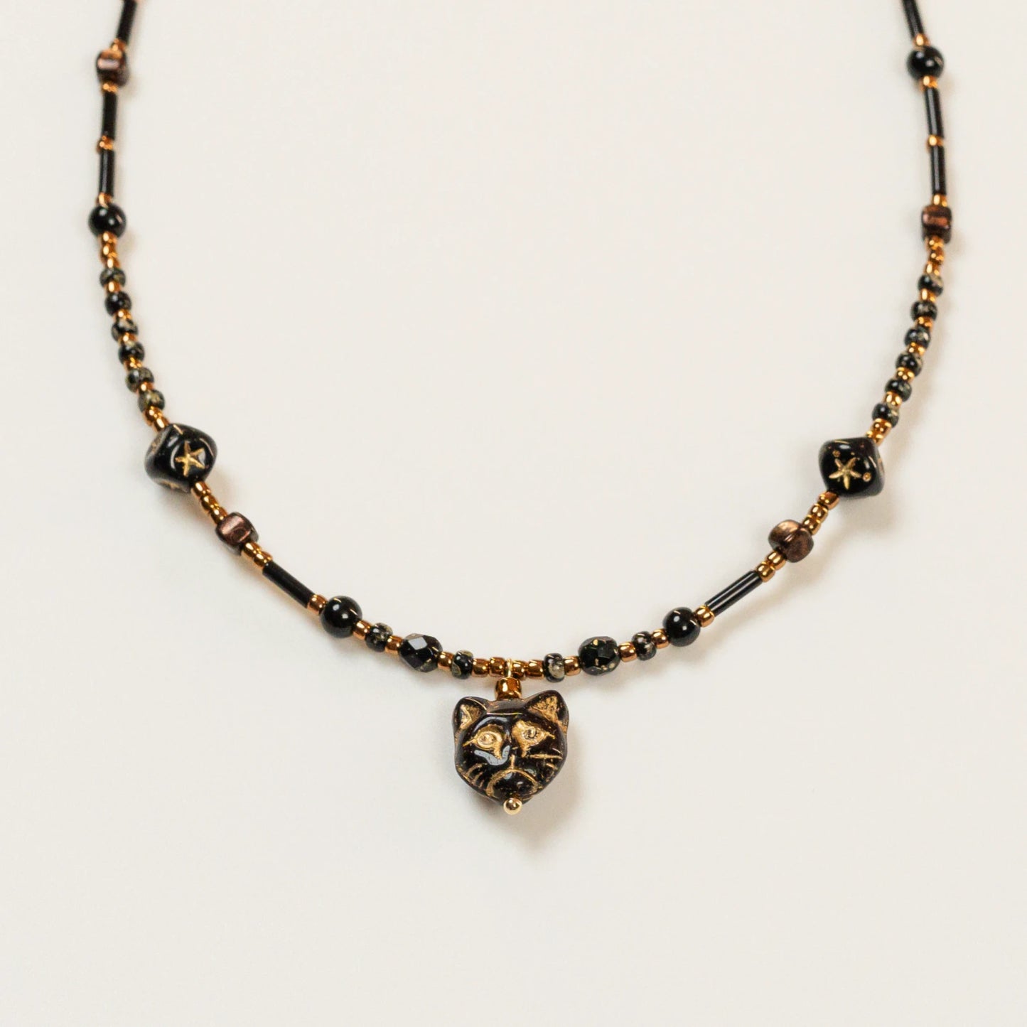 Kralenketting met zwarte agaat en katkraal