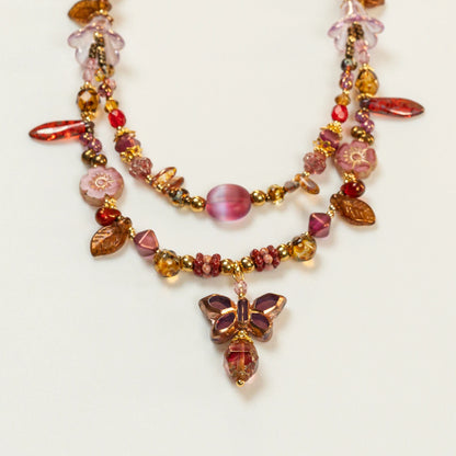 Dubbele kralenketting met fuchsia vlindervormige