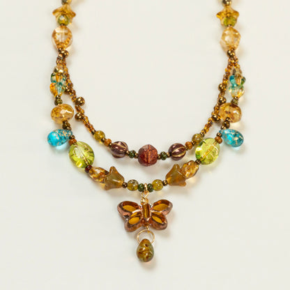 Dubbele kralenketting met amberkleurige vlindervormige