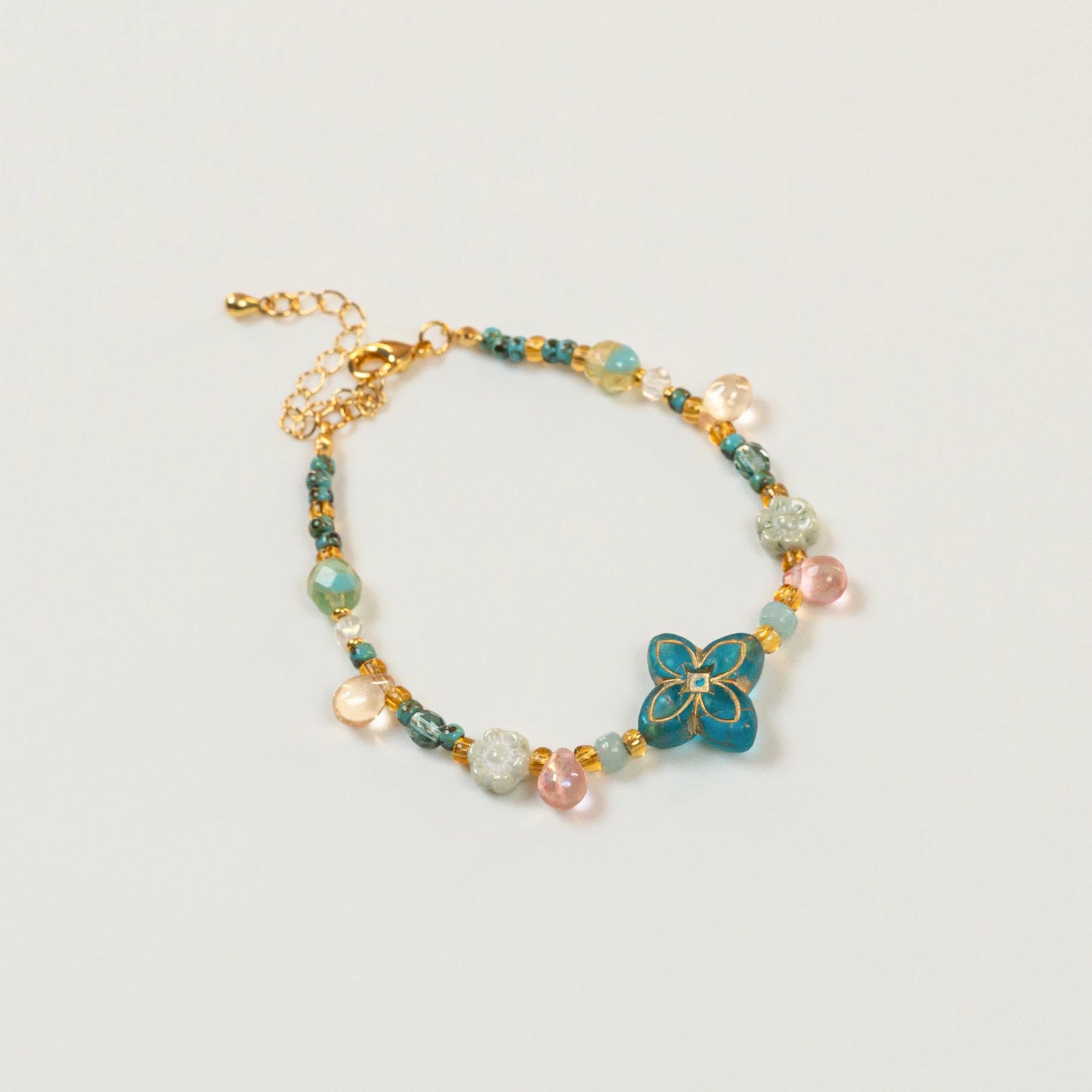 Kralenarmband met klavertjevierkralen