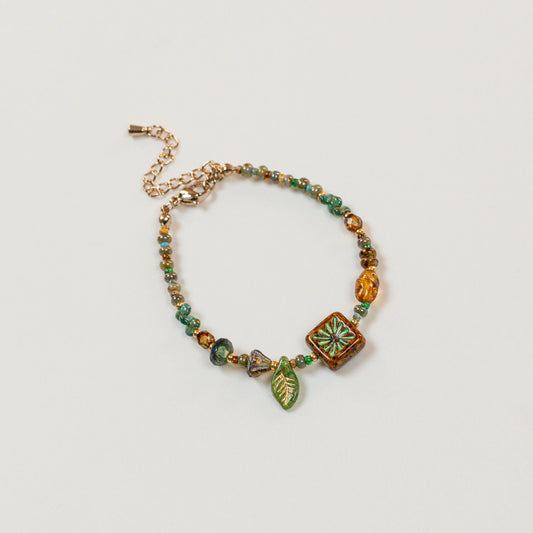 Tsjechisch glazen kralenarmband met bruine en groene kralen