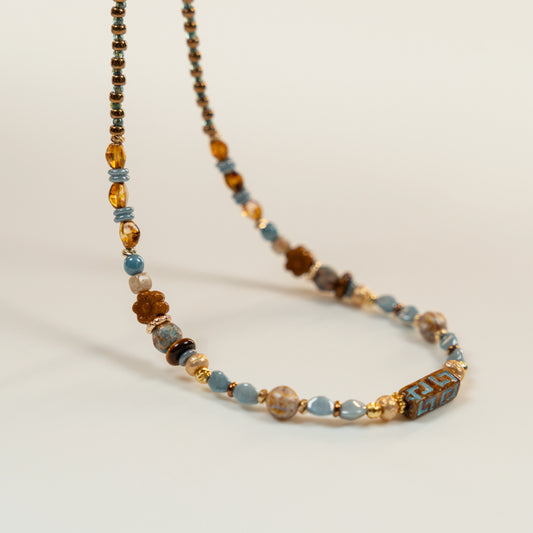 Kralenketting met Romeinse meanderpilaar