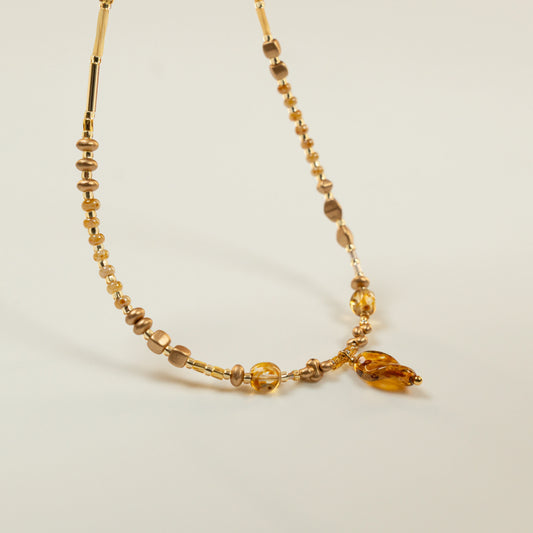 Kralenketting met gouden twisted leaf