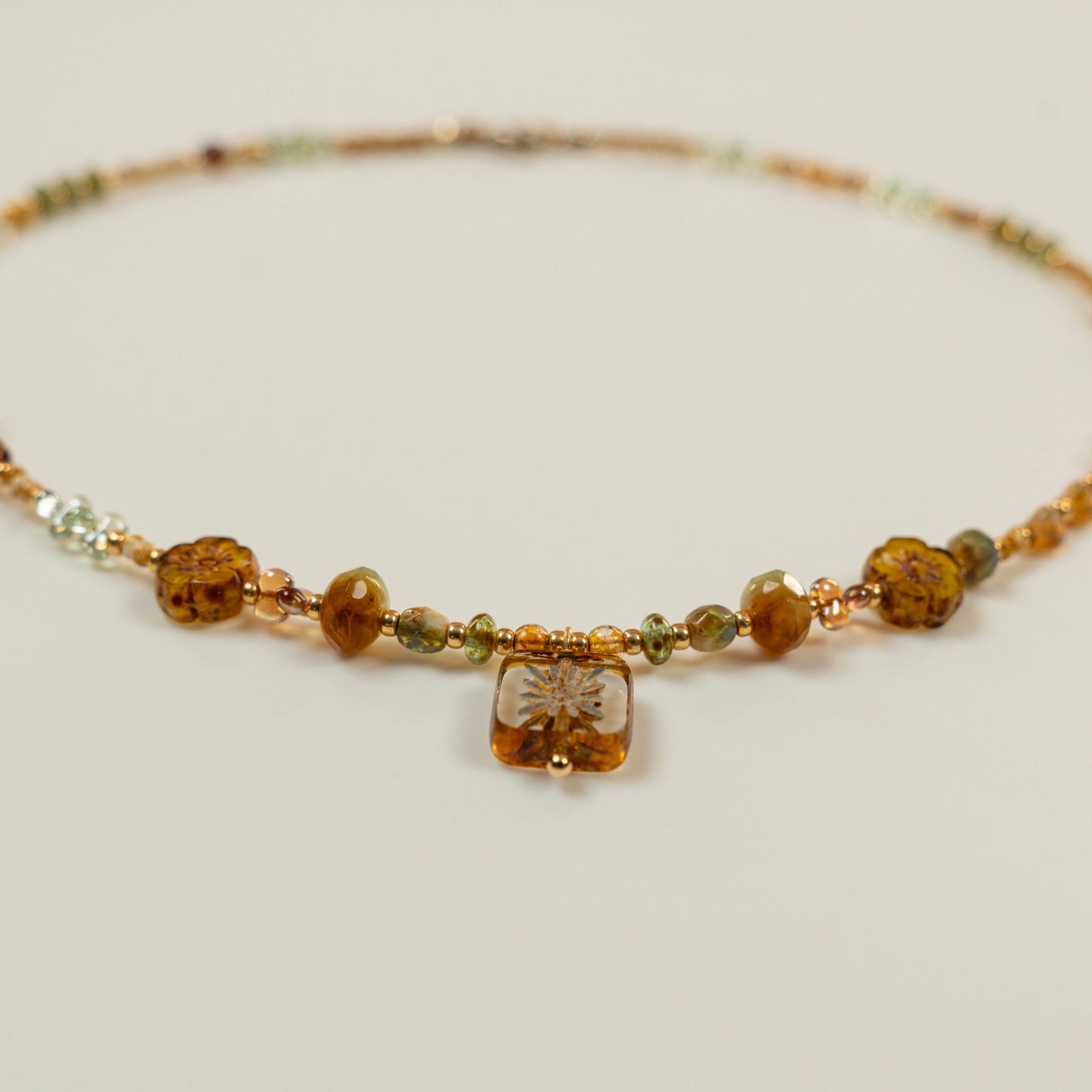 Kralenketting met karamelkleurige kralen