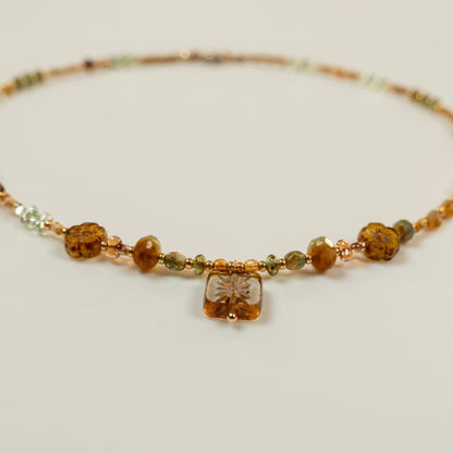 Kralenketting met karamelkleurige kralen