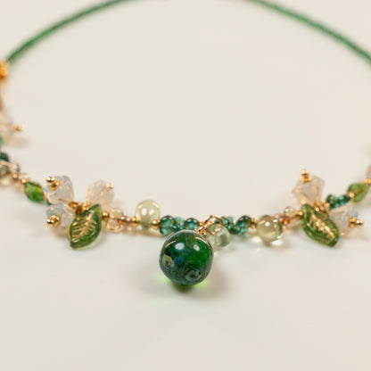 Kralenketting met bosgroene druppelkralen