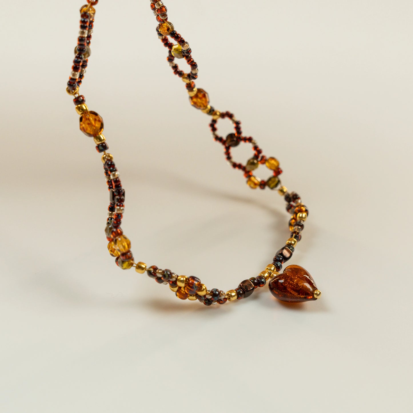 Geflochtene hartvormige choker