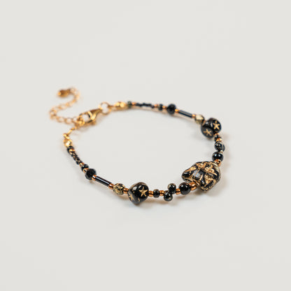 Kralenarmband met zwarte agaat en katkraal