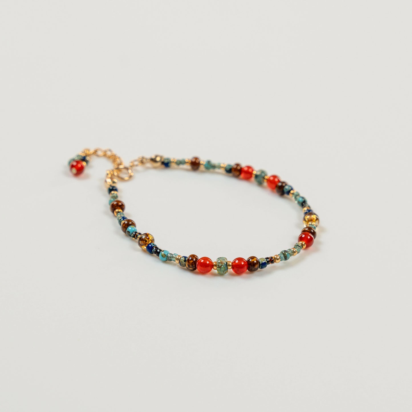 Kralenarmband met rode agaat