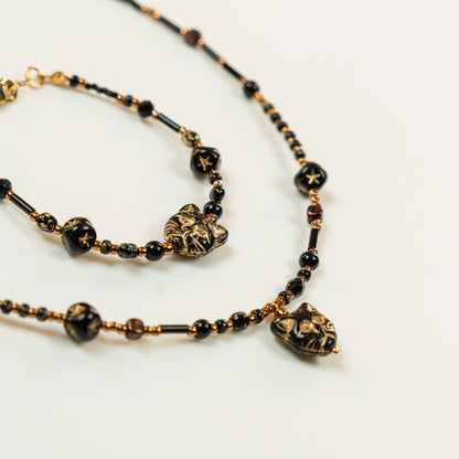 Kralenarmband met zwarte agaat en katkraal