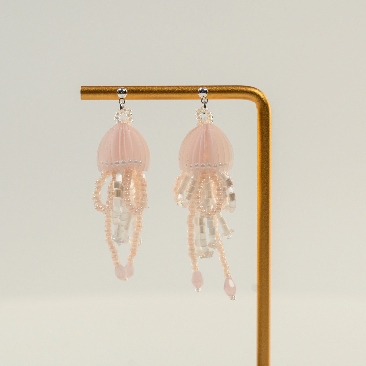 Kraaltjes oorbellen in de vorm van een kwal