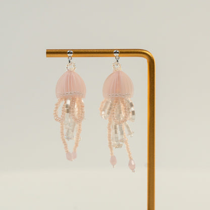 Kraaltjes oorbellen in de vorm van een kwal