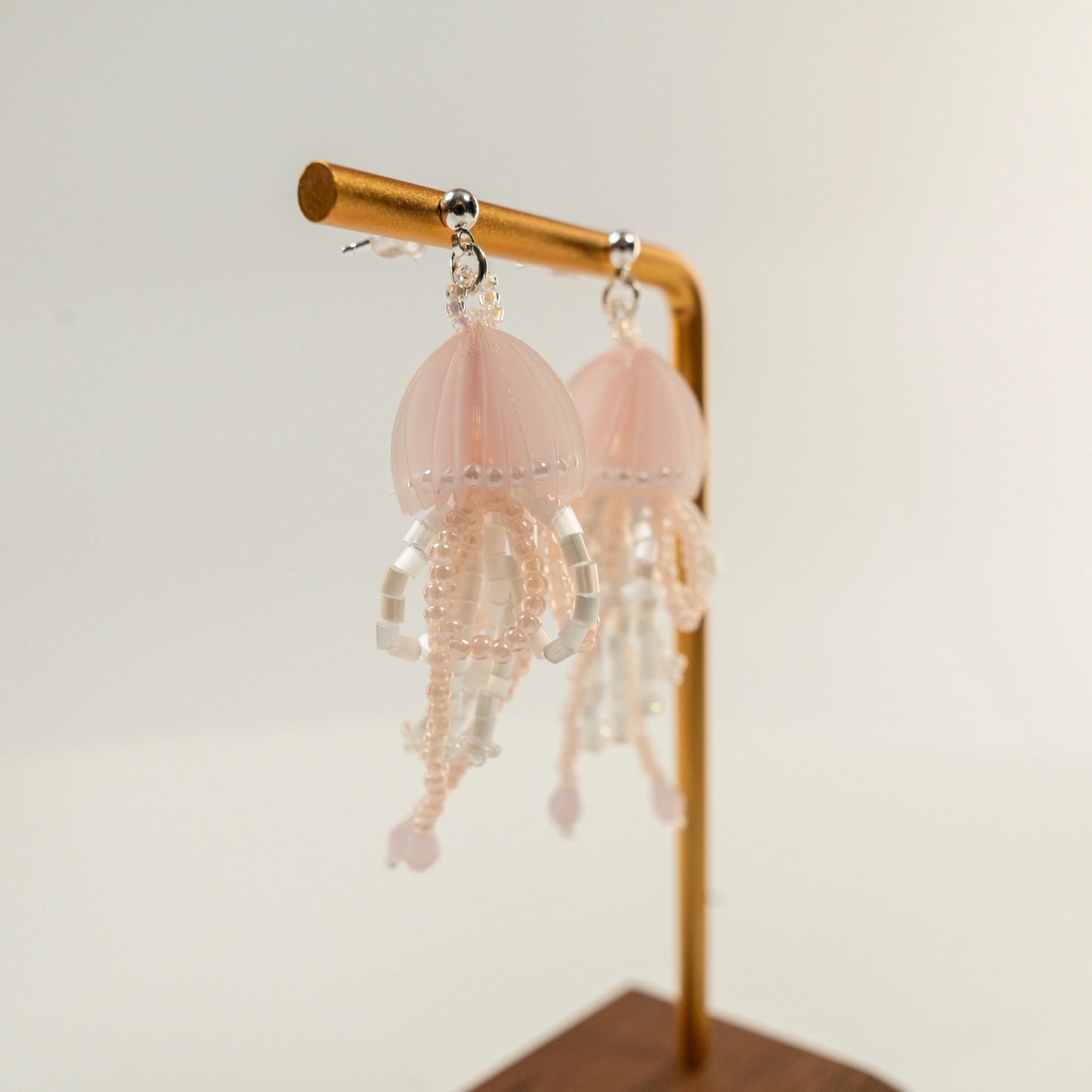 Kraaltjes oorbellen in de vorm van een kwal