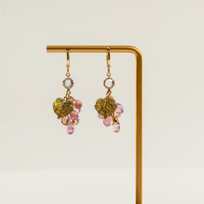 Kraaltjes oorbellen in de vorm van een druiventros