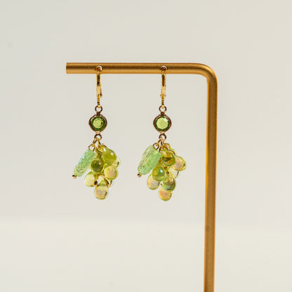 Kraaltjes oorbellen in de vorm van een druiventros