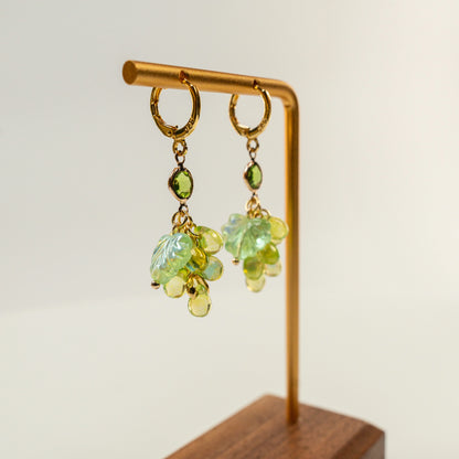 Kraaltjes oorbellen in de vorm van een druiventros