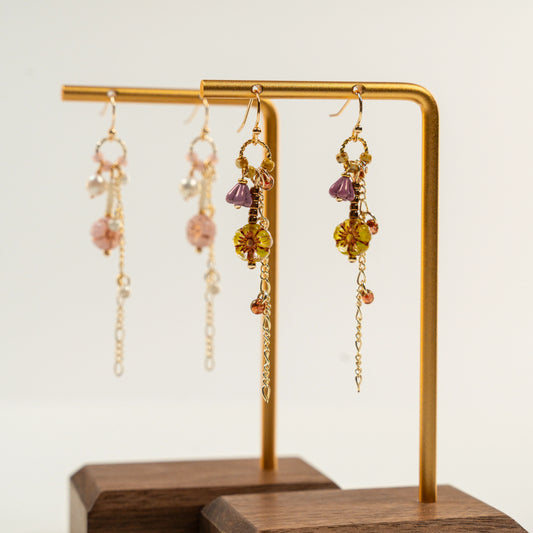 Kraaltjes oorbellen met lange ketting, bloem en parels