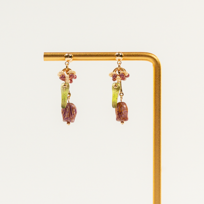 Tulpvormige kraaltjes oorbellen met paarse glaskralen