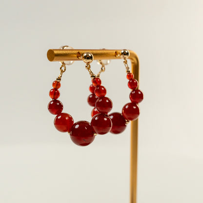 Kraaltjes oorbellen met rode agaat in cirkelvorm