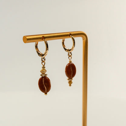 Kraaltjes oorbellen met koffieboonvormige kralen