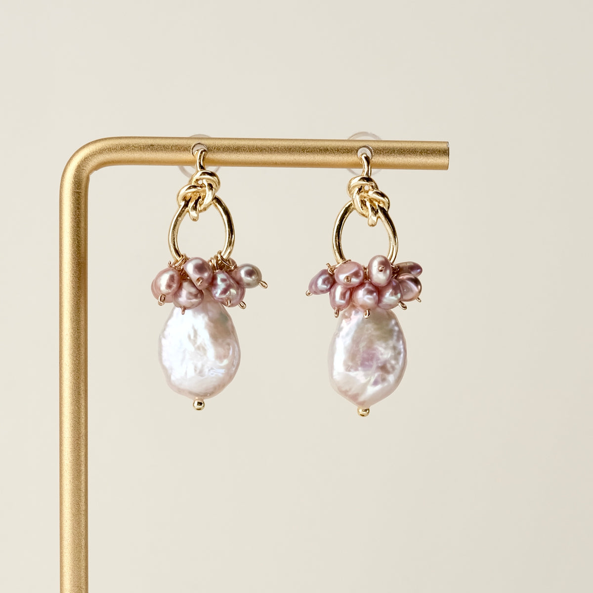 Multicolor teardrop pearl earrings