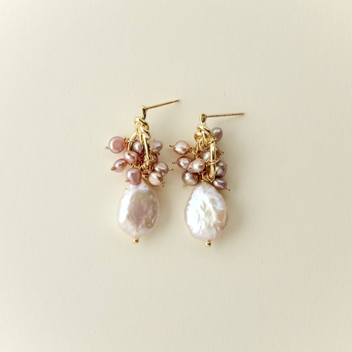 Multicolor teardrop pearl earrings