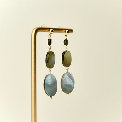 Grey nacre earrings