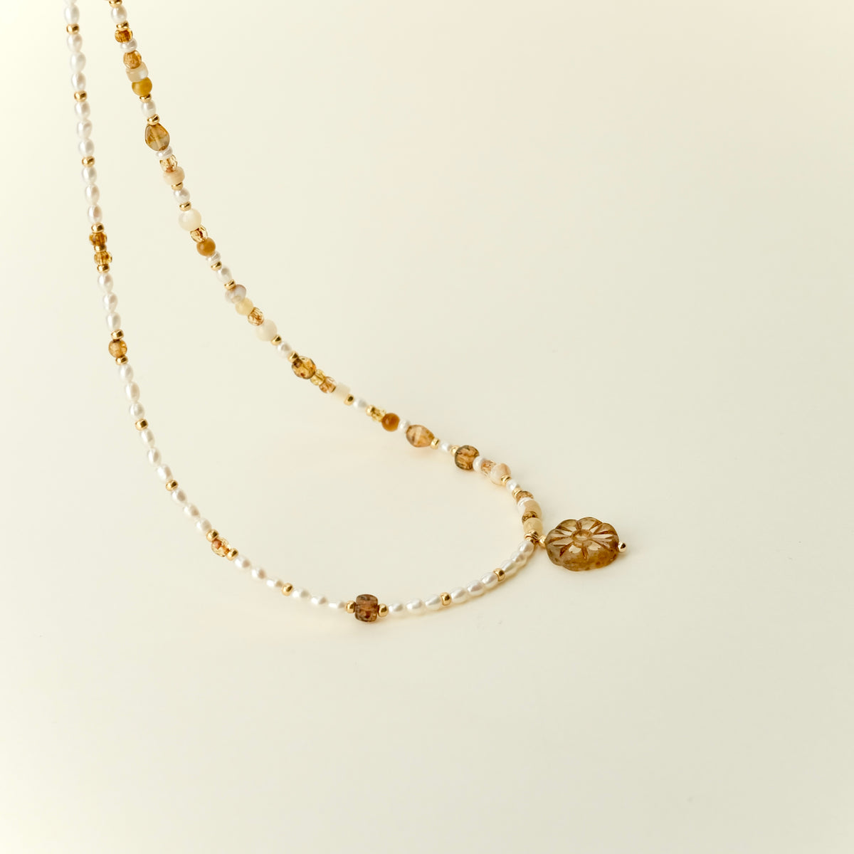 Half pearl amber necklace