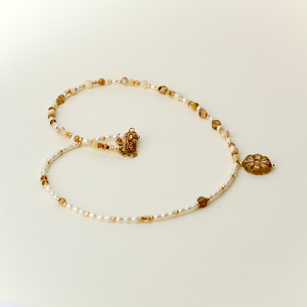 Half pearl amber necklace