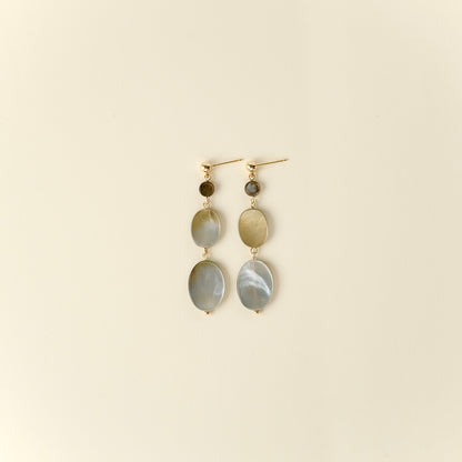 Grey nacre earrings