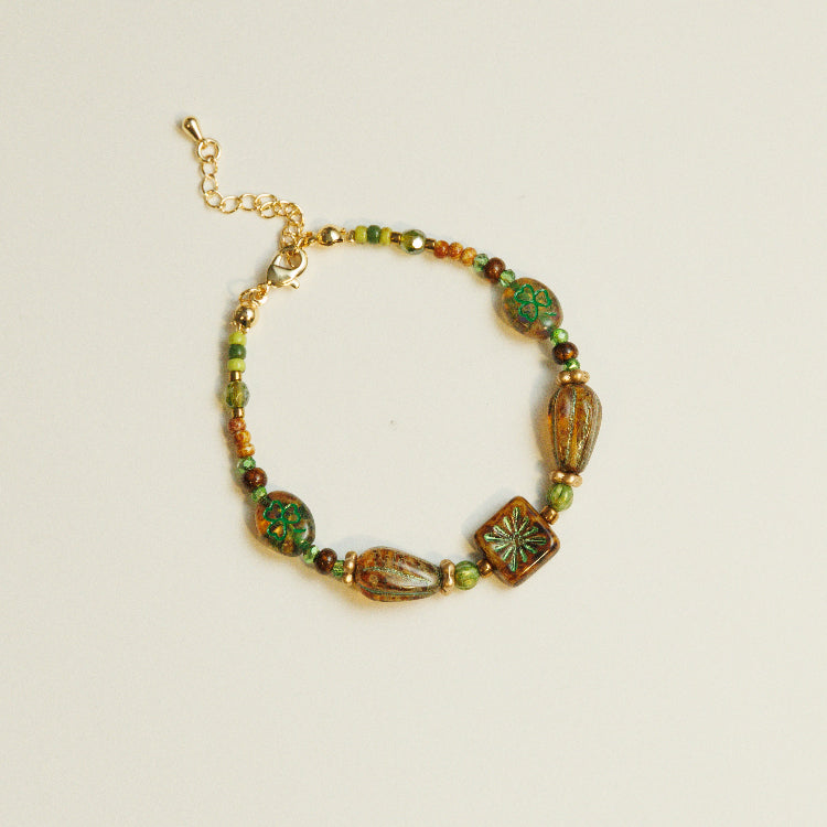 Handgemaakte antieke kralenarmband met smaragdgroen Tsjechisch glas